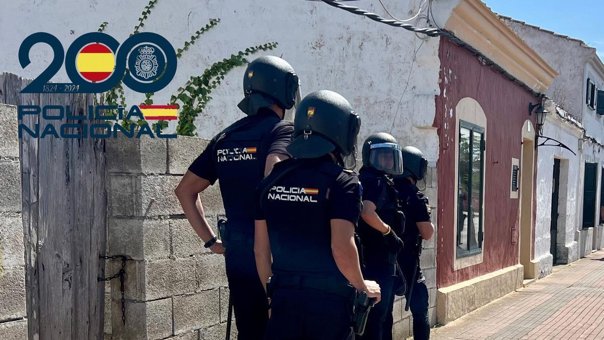 Agentes de Policía Nacional en Menorca.