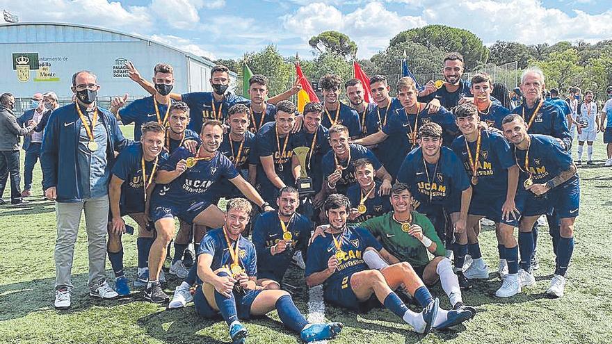 El equipo de fútbol de la Universidad Católica logró el oro.