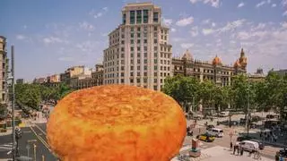 Una tortilla gigante obliga a desalojar el centro de Barcelona