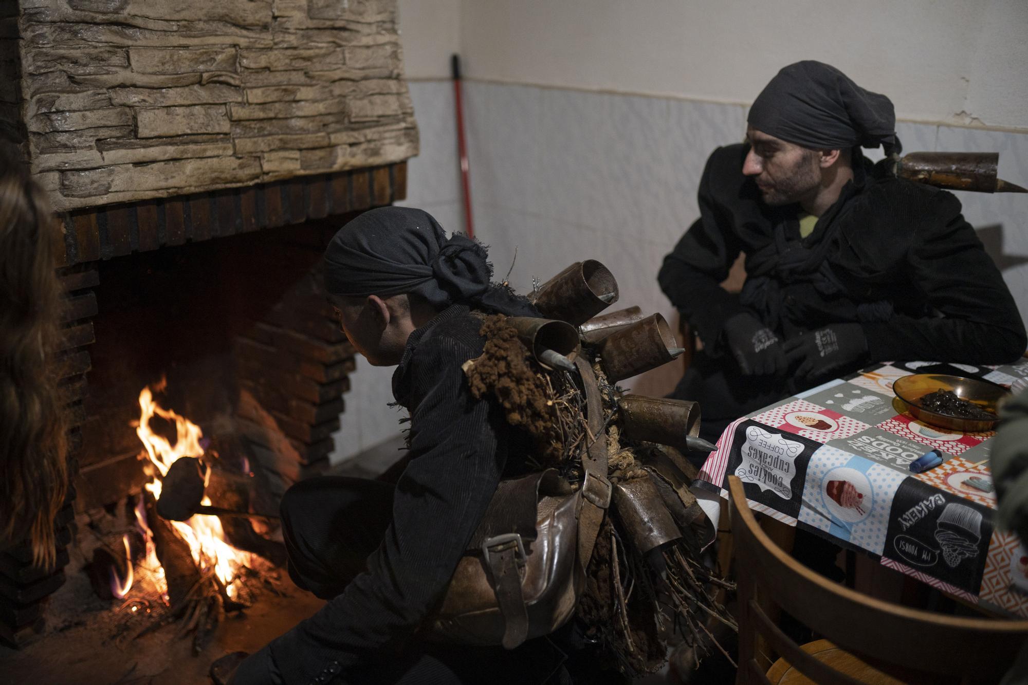 GALERÍA |  Los Carochos recorren las calles de Riofrío de Aliste