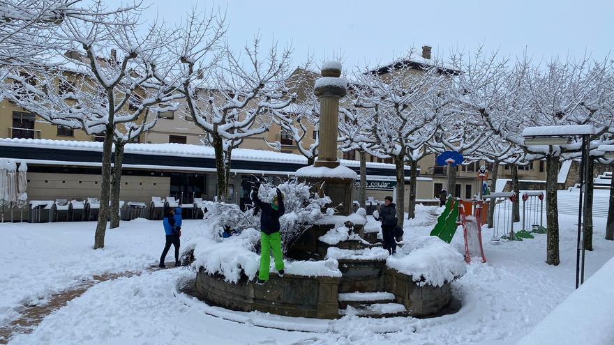 Hasta 30 centímetros de nieve acumulados en el interior de Castellón
