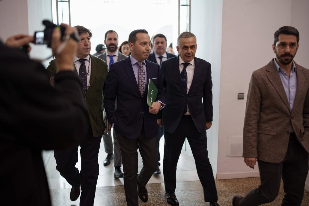 Galería | Tercera sesión del debate de investidura de María Guardiola