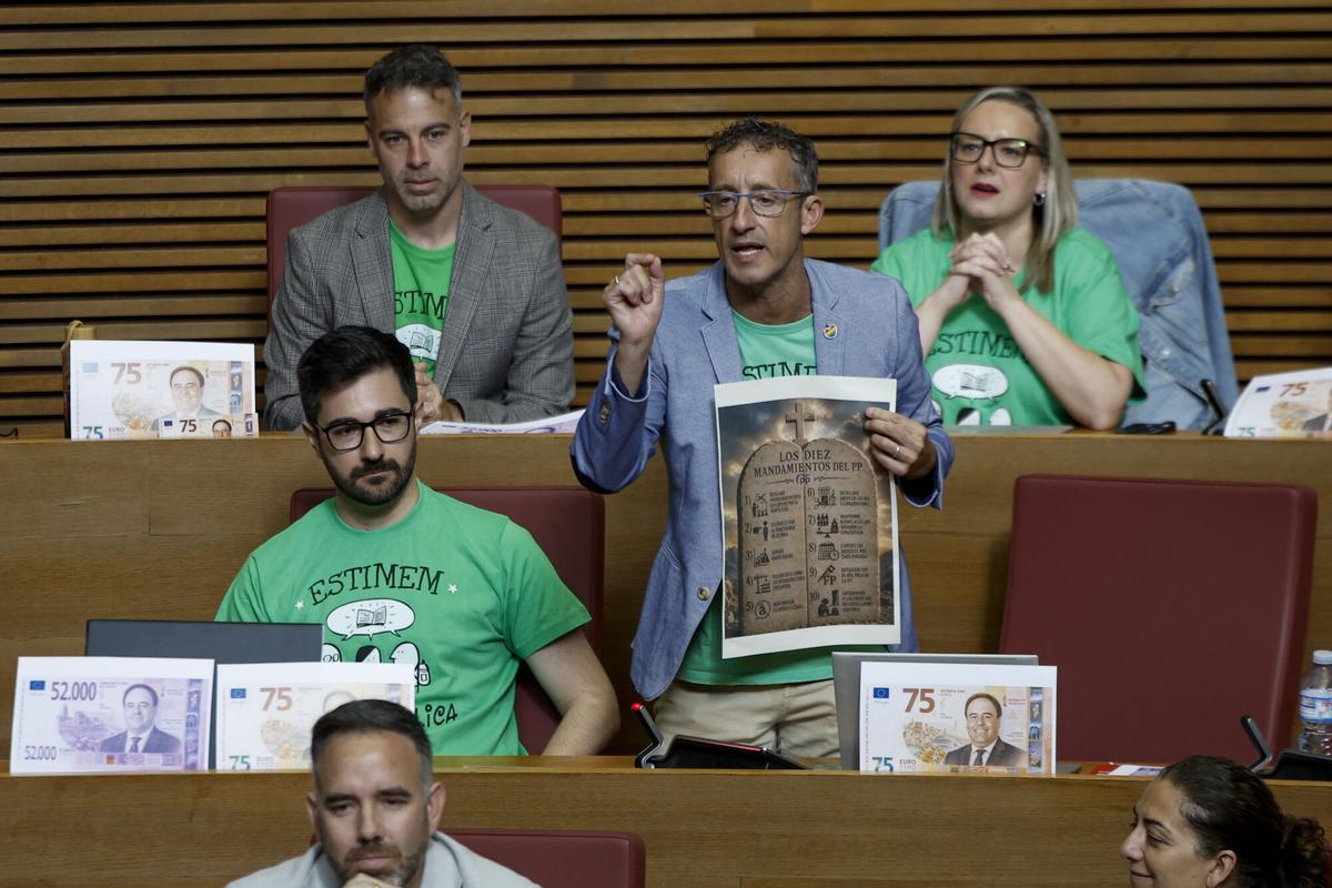 GRAFCVA4002. VALENCIA, 21/05/2026.- El portavoz de Educación del PSPV-PSOE en Les Corts, Jose Luis Lorenz, durante la sesión de control del pleno de Les Corts Valencianes al president de la Generalitat, Juanfran Pérez Llorca, en la que este responde a preguntas de los grupos parlamentarios sobre la situación y los problemas de la Comunitat Valenciana y sobre la colaboración del Gobierno de España con los valencianos. EFE/Biel Aliño