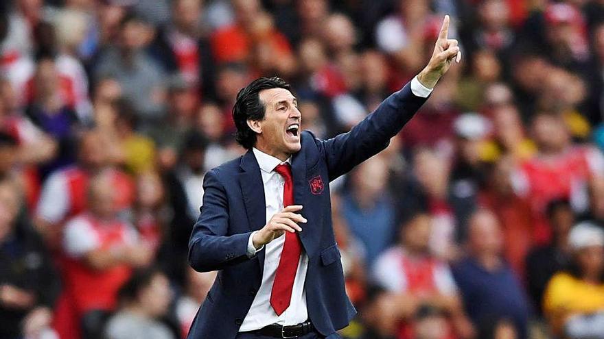 Unai Emery, dirigiendo al Arsenal.