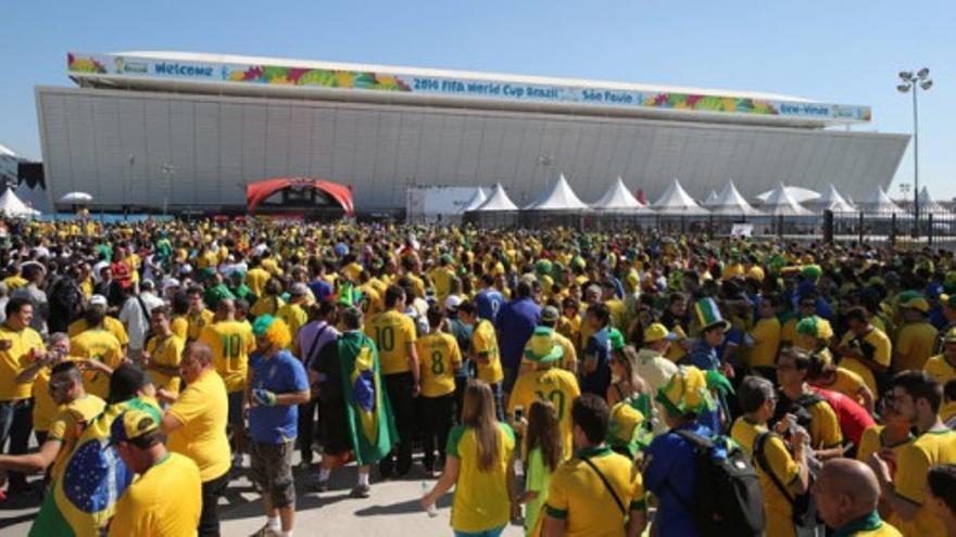 Empiezan a llegar los aficionados de Brasil y Croacia al Corinthians Arena
