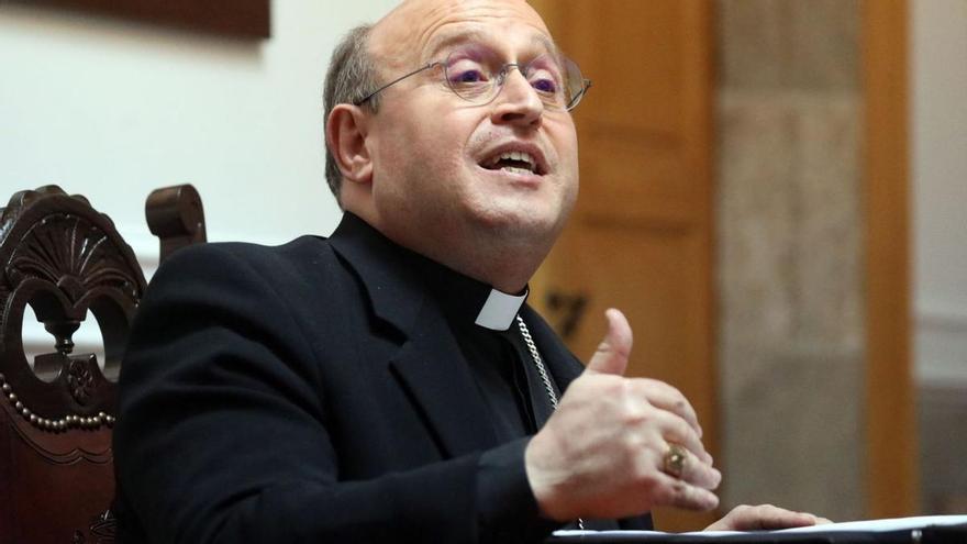 El nuevo arzobispo de Santiago planea una inminente renovación de la Curia con perfiles pastorales y presencia laica