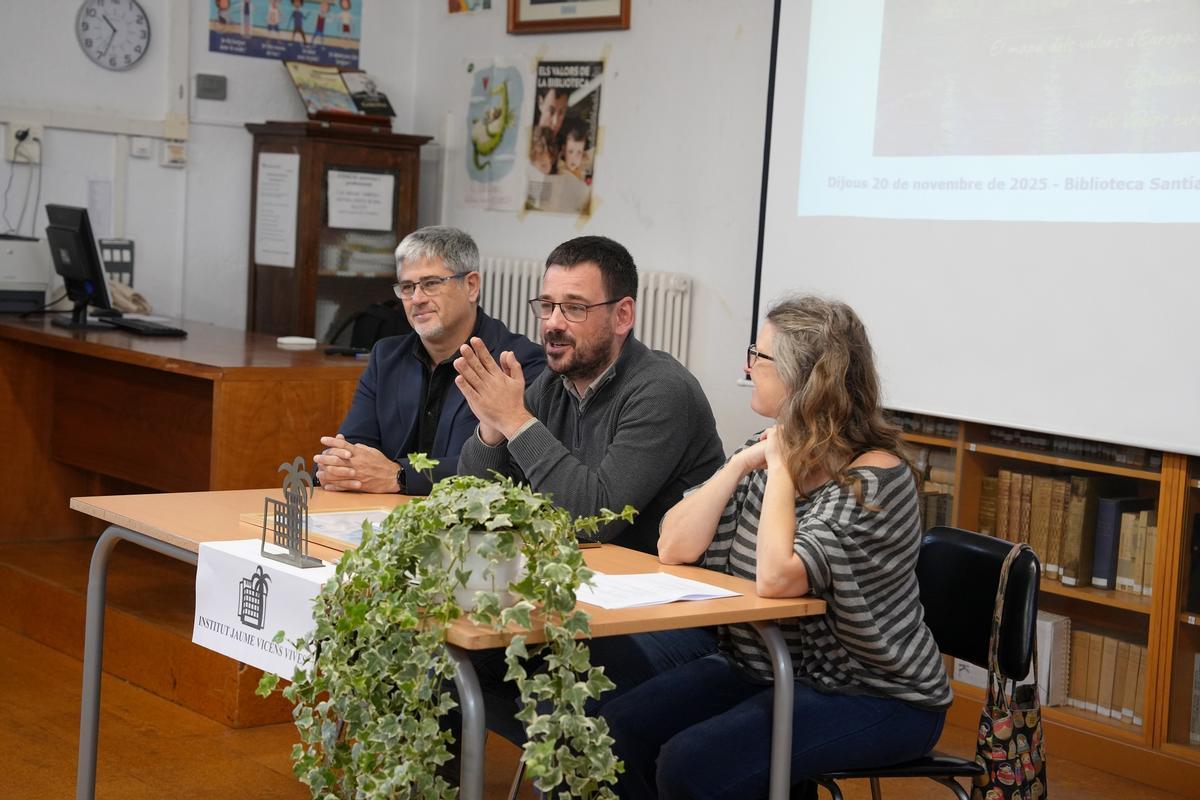 Una imatge de l'entrega del diploma.