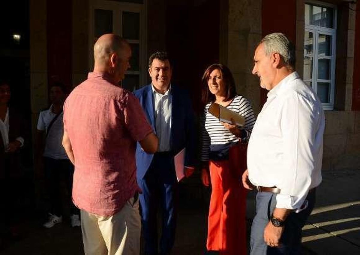 Xunta, Concello e isleños pactan un sistema de acceso vecinal a Ons y defender la declaración ante la Unesco