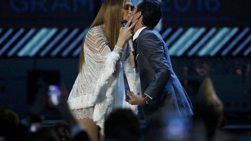 Marc Anthony hace público el divorcio de su mujer tras besarse con su ex Jennifer Lopez