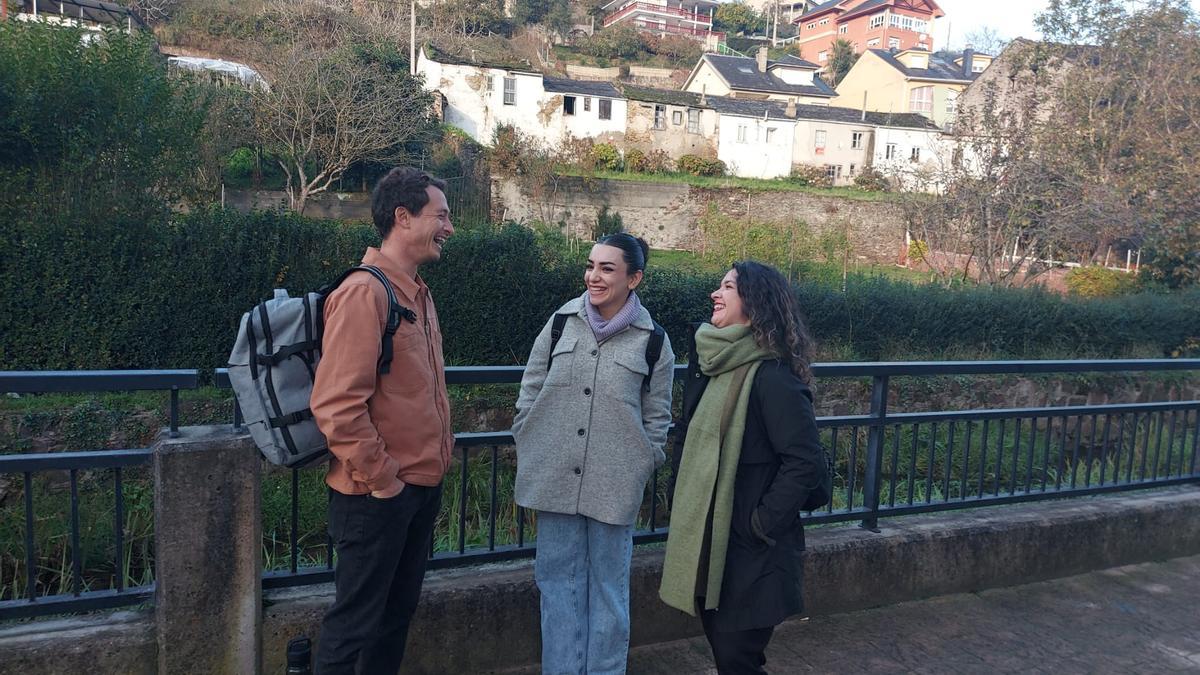 Kyle McBurnie, Fidan Zeynalova y Kayla Batalha, ayer, en Vegadeo.