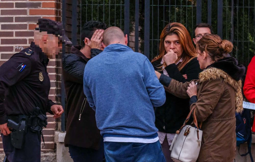 Un hombre dispara 5 veces a su pareja delante de su hijo en un colegio de Elda y se suicida