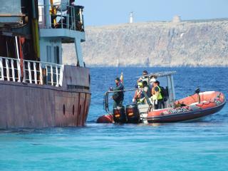 El buque mercante River Thames encalla en Formentera