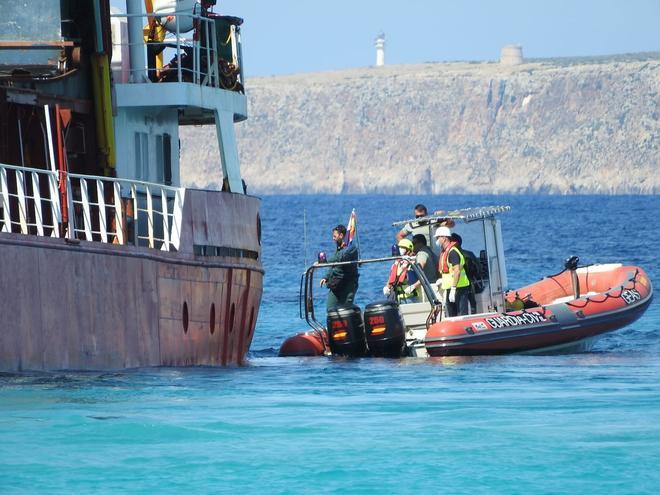 El buque mercante River Thames encalla en Formentera