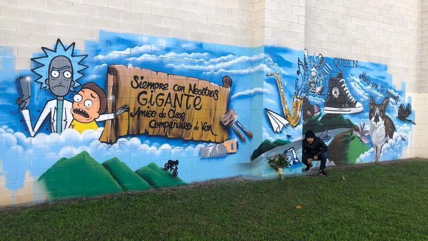 Un grafiti homenajea a Manuel en su instituto: “Siempre con nosotros, gigante”