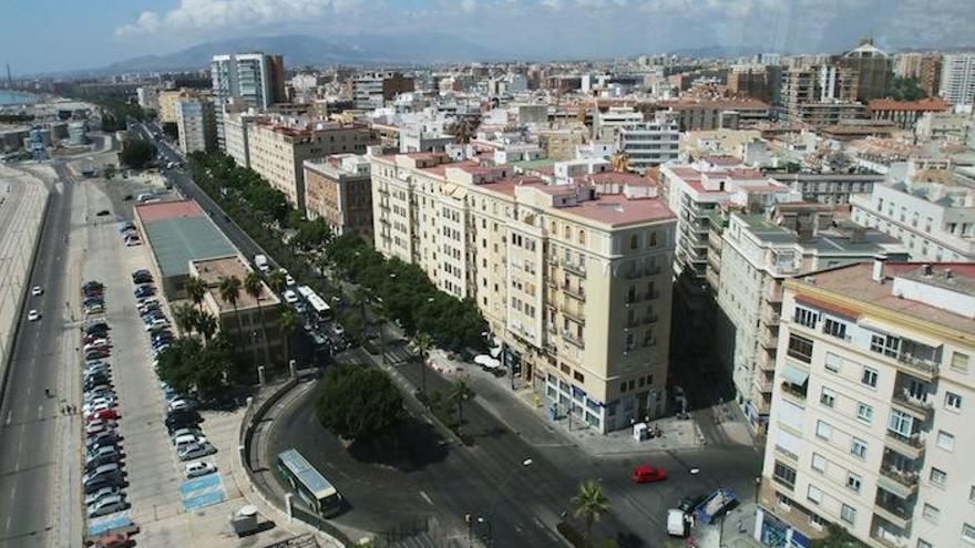 Las vistas panorámicas de la capital malagueña son el principal atractivo para los que se suben a ella. La Catedral destaca entre las mismas, al igual que los blancos paisajes del distrito centro.