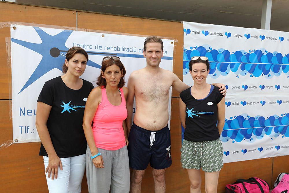 Chapuzón solidario en la piscina de es Raspallar