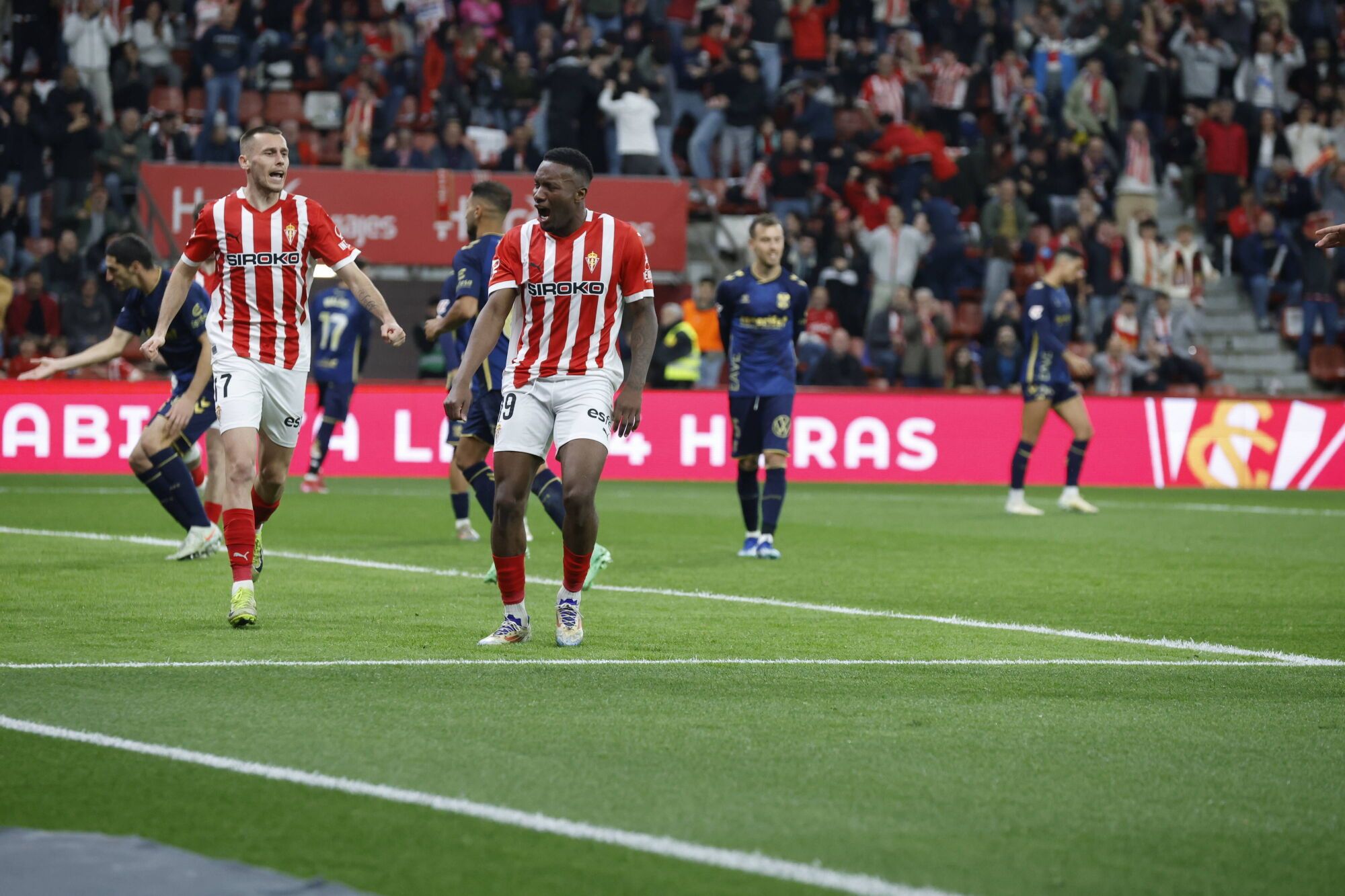 EN IMÁGENES: El Sporting - Tenerife disputado en El Molinón