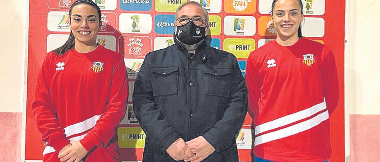 Reyes y Herrera, junto a Tolo Verd, ayer en el campo Can Caimari.