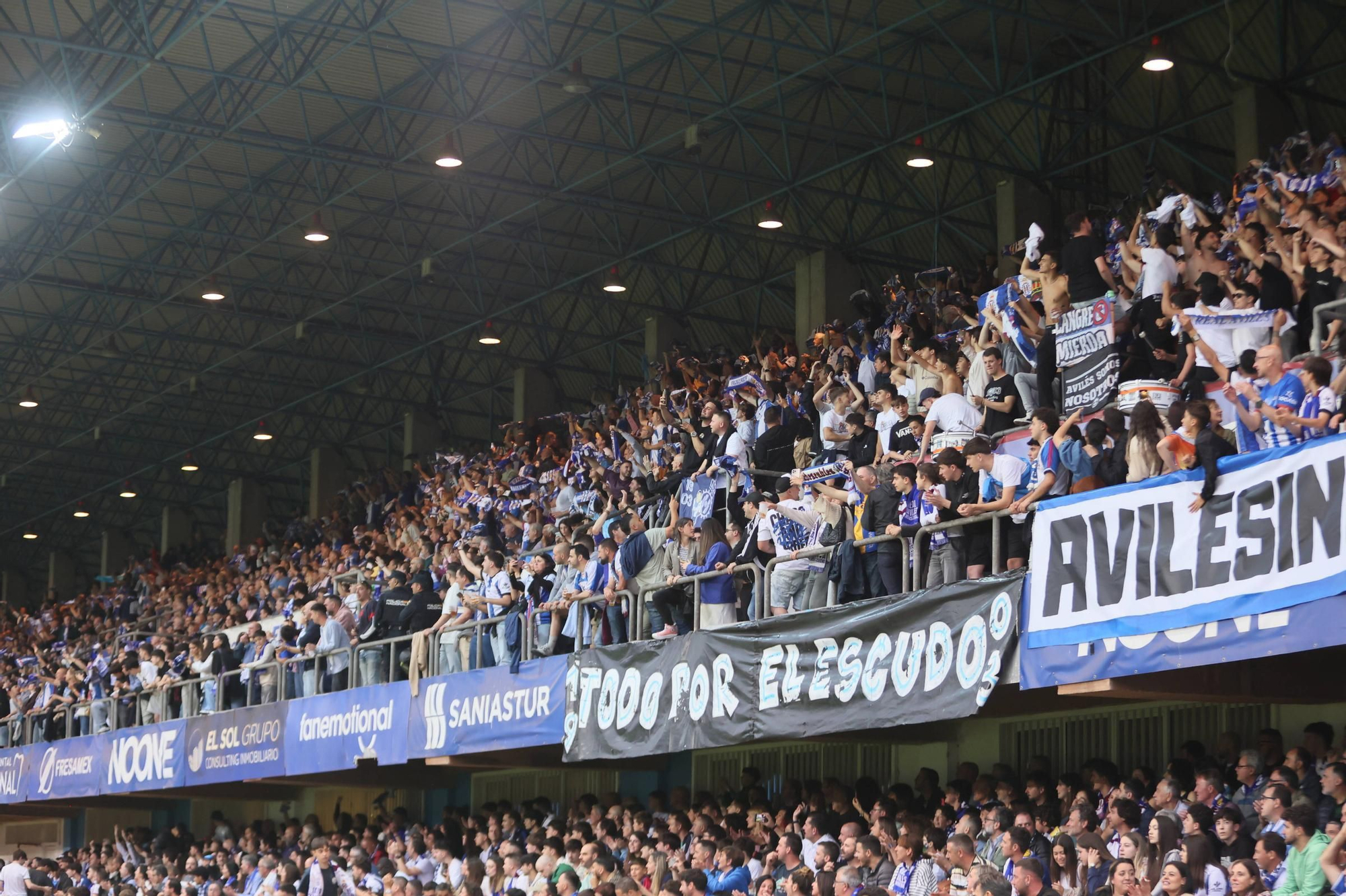 EN IMÁGENES: La final por el ascenso entre Avilés y Rayo Majadahonda vivida en el Suárez Puerta