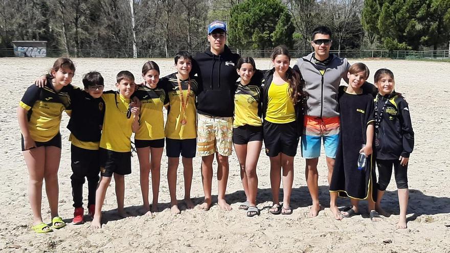 Dragones Caja Rural se cuelga cinco medallas en Valladolid en la apertura de la temporada de playa