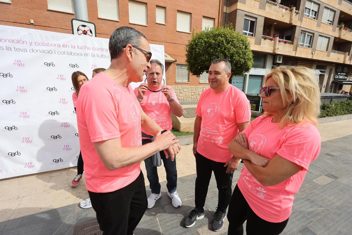 Las imágenes de la Marcha contra el Cáncer de Mama en Almassora
