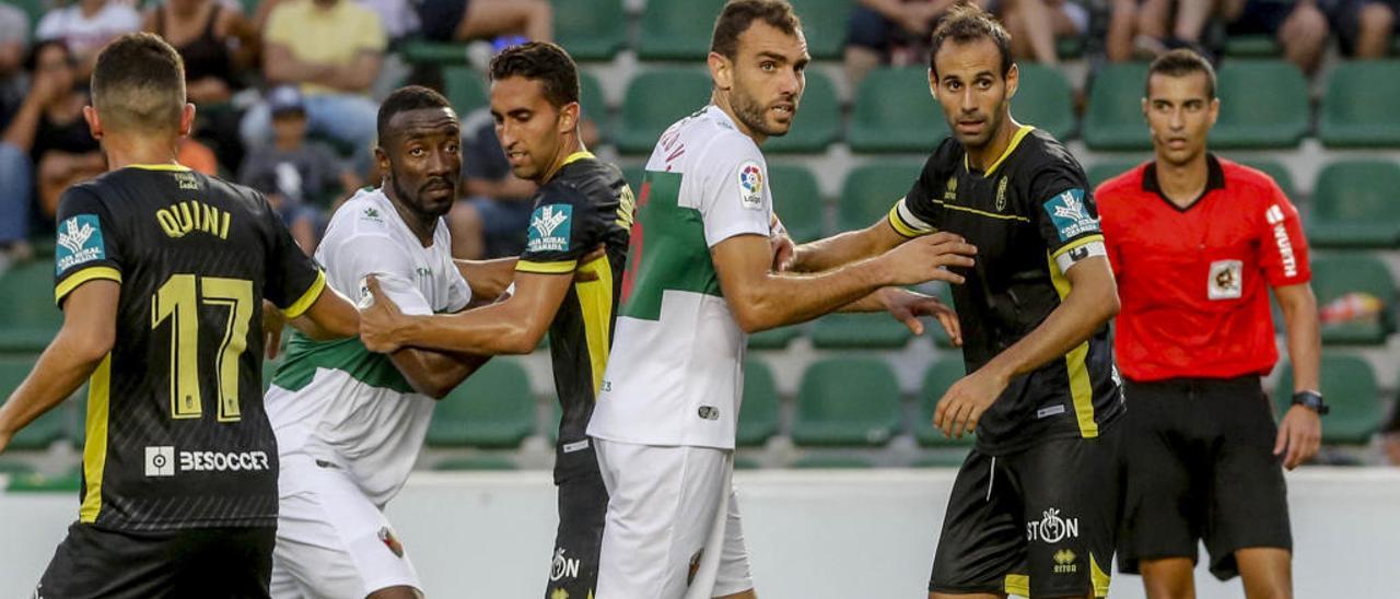 Una imagen del estreno de la temporada pasada, 0-0 en casa ante el Granada.