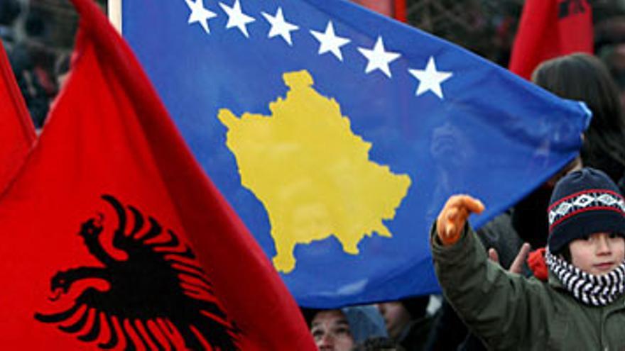 El Parlamento kosovar aprueba la declaración de independencia