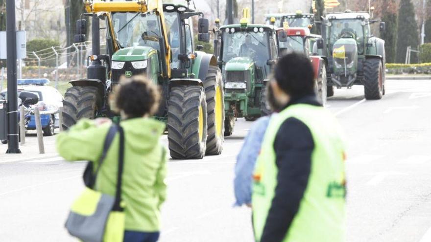 Mil tractores toman Zaragoza