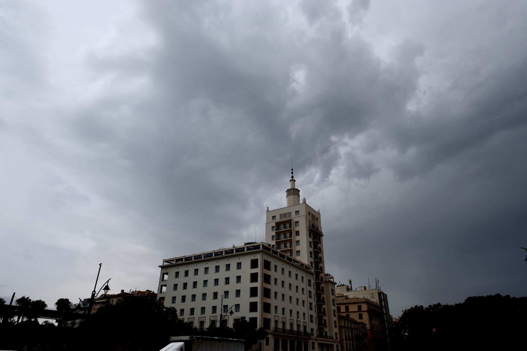 Una tormenta para despedir agosto en Málaga