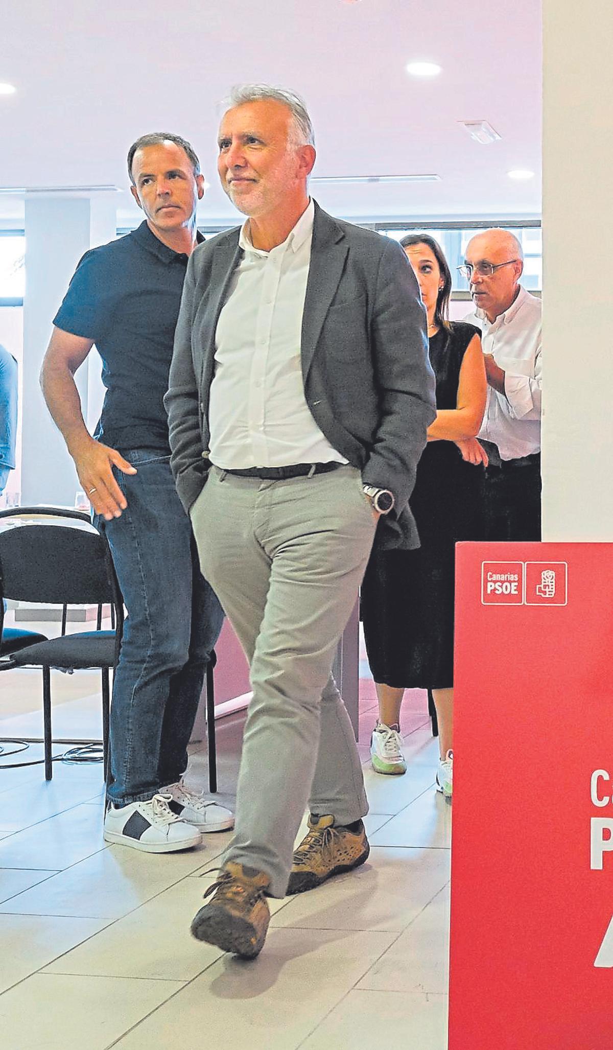 Ángel Víctor Torres en una Ejecutiva Regional del PSOE canario.