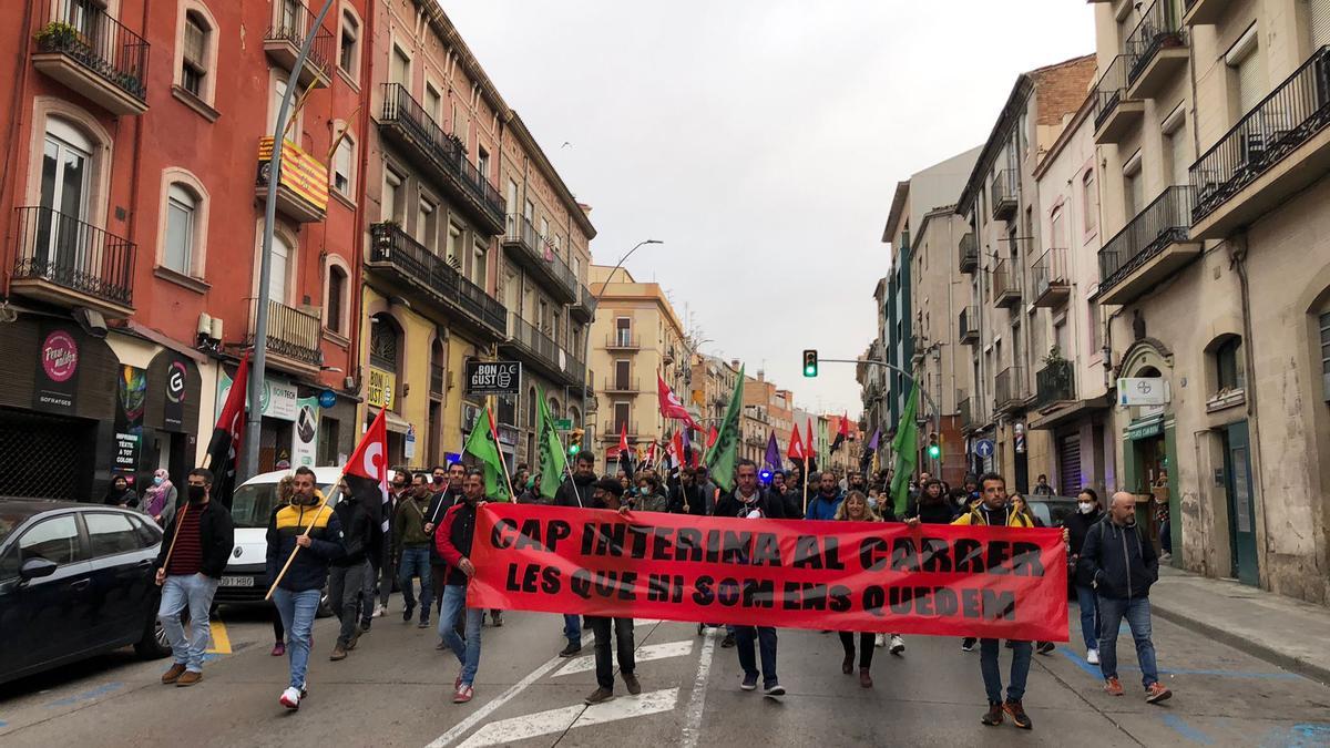 La manifestació en el seu transcurs per la carretera de Vic de Manresa