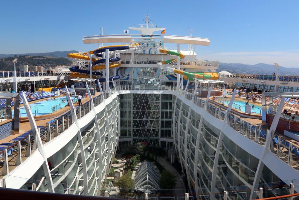 Paseamos por el interior del Harmony of the Seas, el crucero más grande del mundo que hace escala en Málaga.