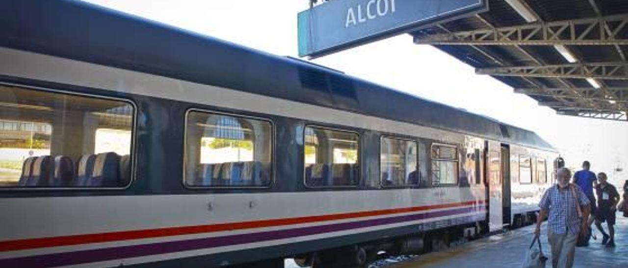 El futuro del ferrocarril Alcoy-Xàtiva sigue pendiente de inversiones.