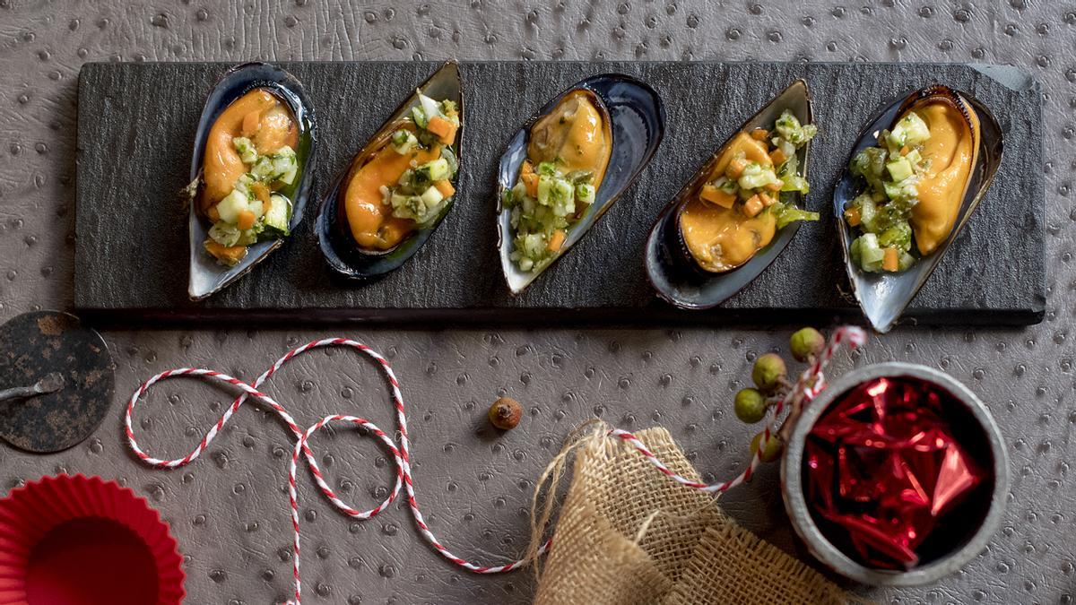 Mejillones con crudités escabechadas del menú navideño barato de Ada Parellada