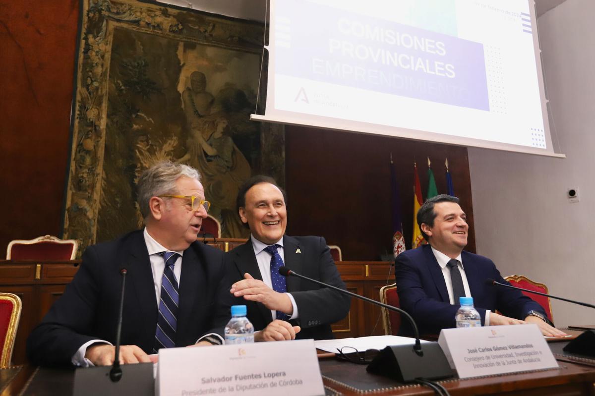 Constitución de la Comisión Provincial de Emprendimiento de Córdoba. Es pionera en Andalucía Asistentes Salvador Fuentes, presidente de la Diputación de Córdoba José Carlos Gómez Villamandos, consejero de Universidad, Investigación e Innovación de la Junta de Andalucía Lugar: Palacio de la Merced. Escalera de Presidencia