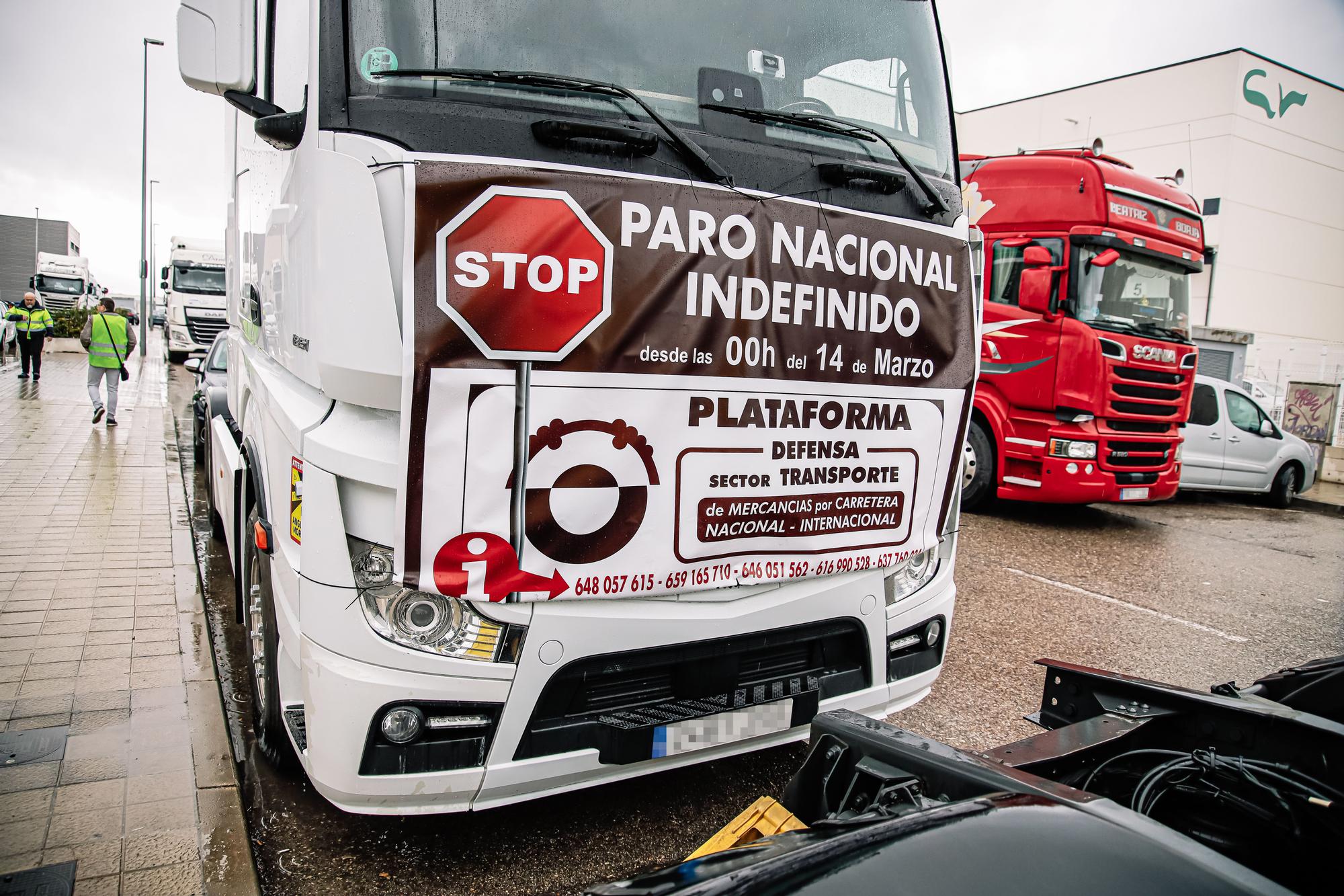 Transportistas en un polígono industrial de Madrid