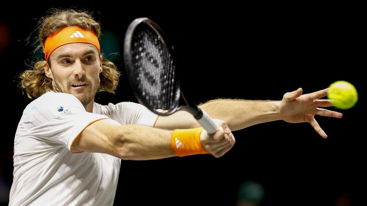 Tsitsipas durante su derrota en Rotterdam