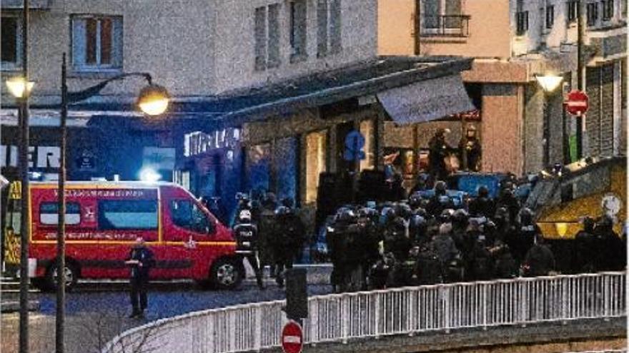 L&#039;assalt al supermercat per part de la policia.