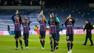 Los jugadores del Barça esperan celebrar la Liga