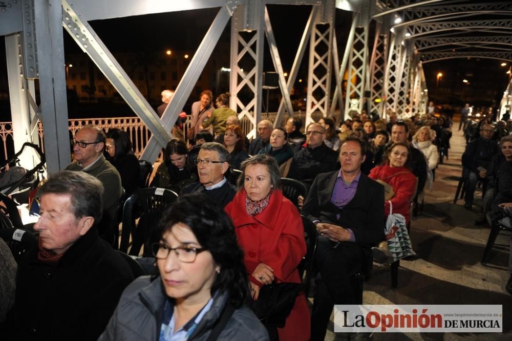 Festival de folclore en el Puente de Hierro