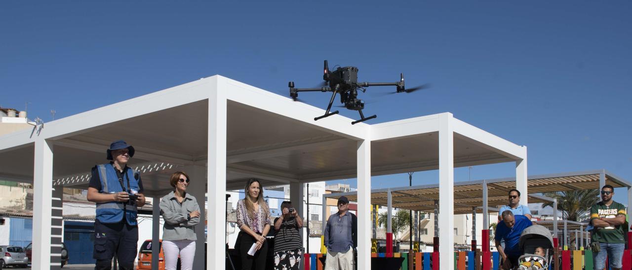 Vuelo del dron destinado a vigilancia de playas y costa del municipio.