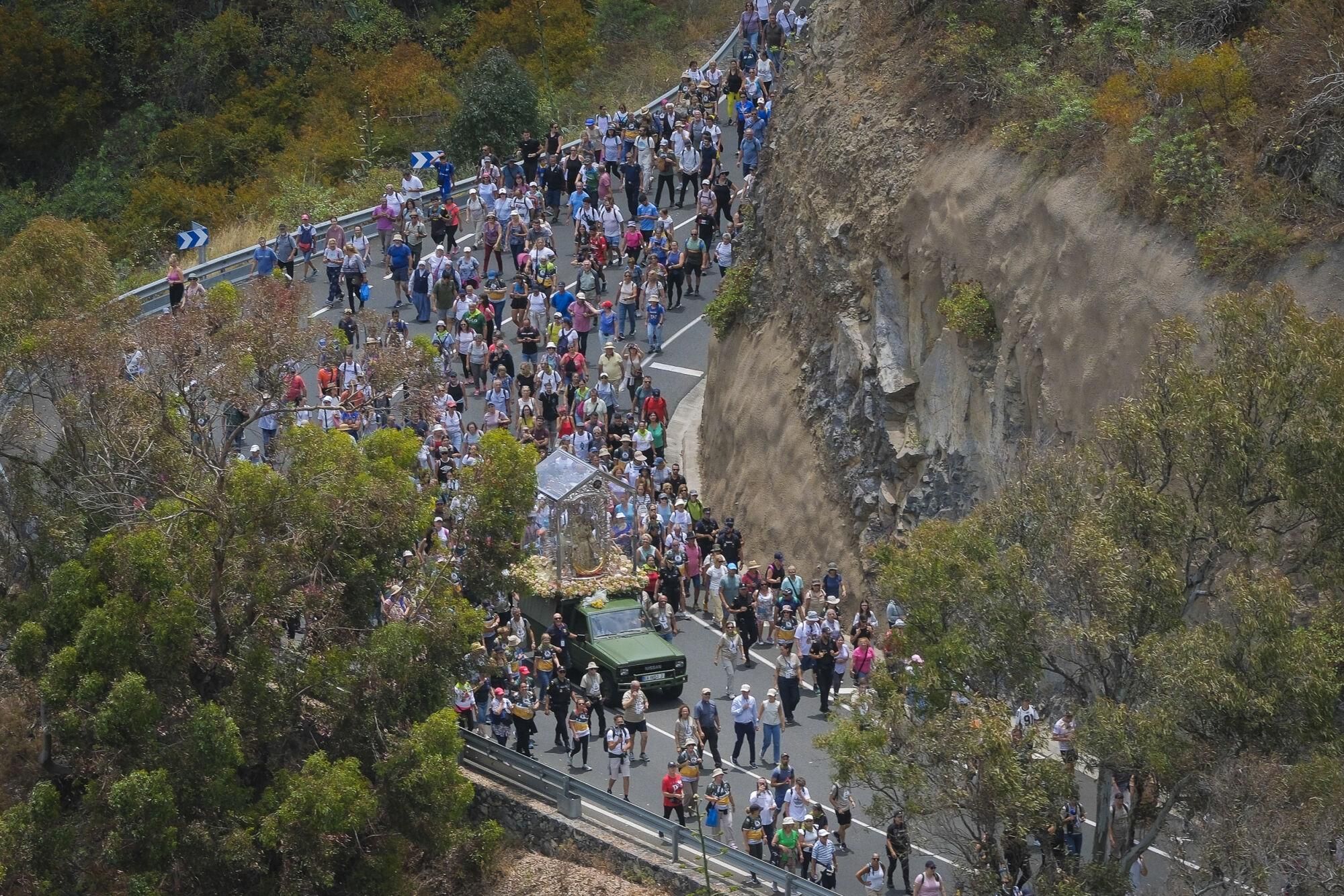 El regreso de la Virgen del Pino a Teror visto desde el aire