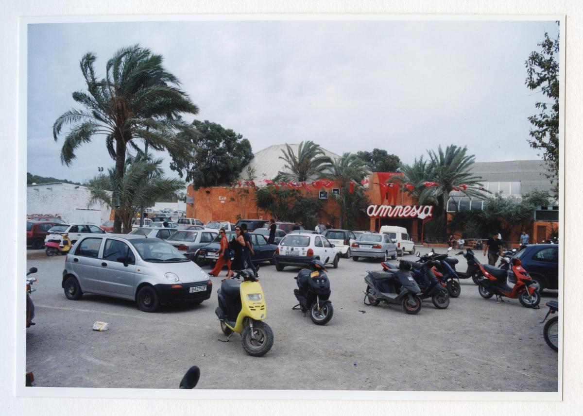 El exterior de Amnesia en 1999.