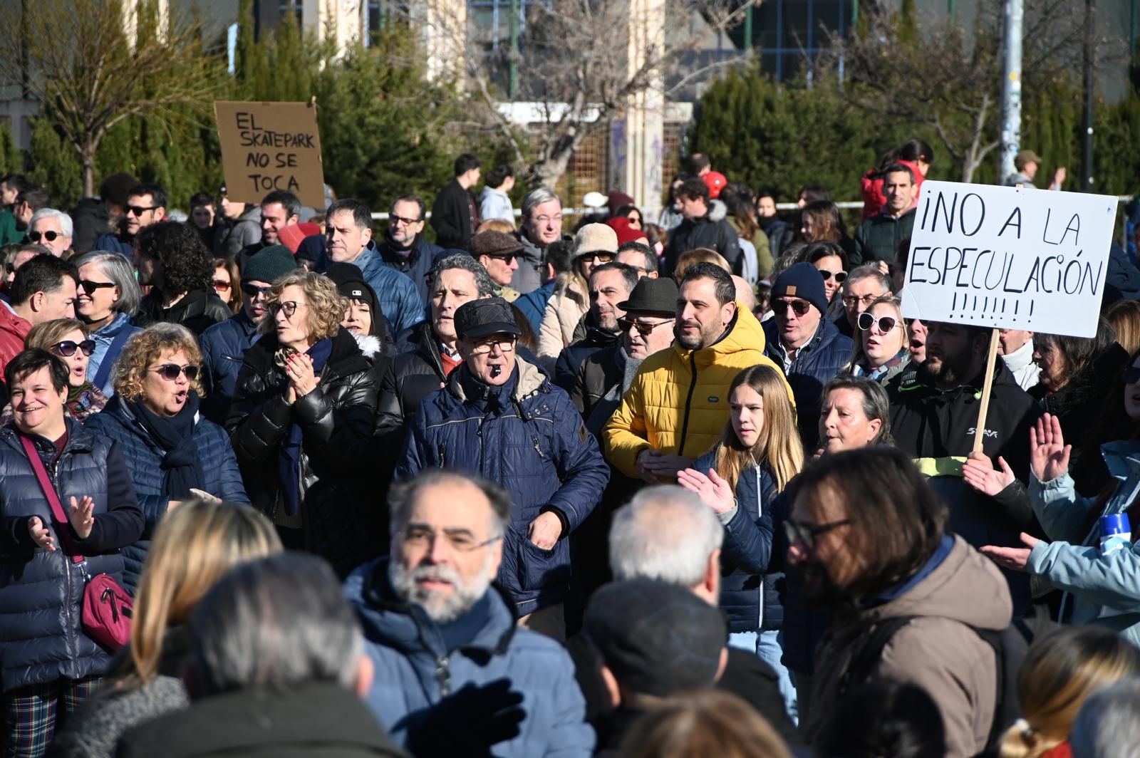 Los vecinos de Hispanidad protestan por la operación urbanística del skate park y el Hernán Cortés