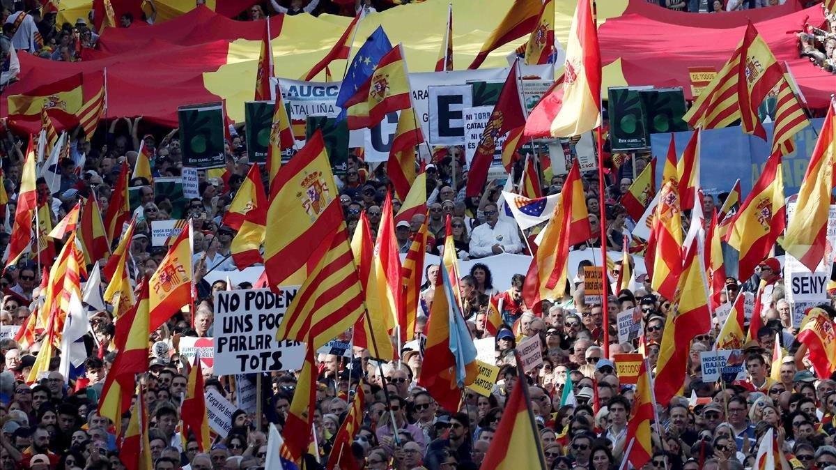 Manifestación convocada por Societat Civil Catalana para decir ’basta’ al ’procés’, el pasado 27 de octubre, en Barcelona.