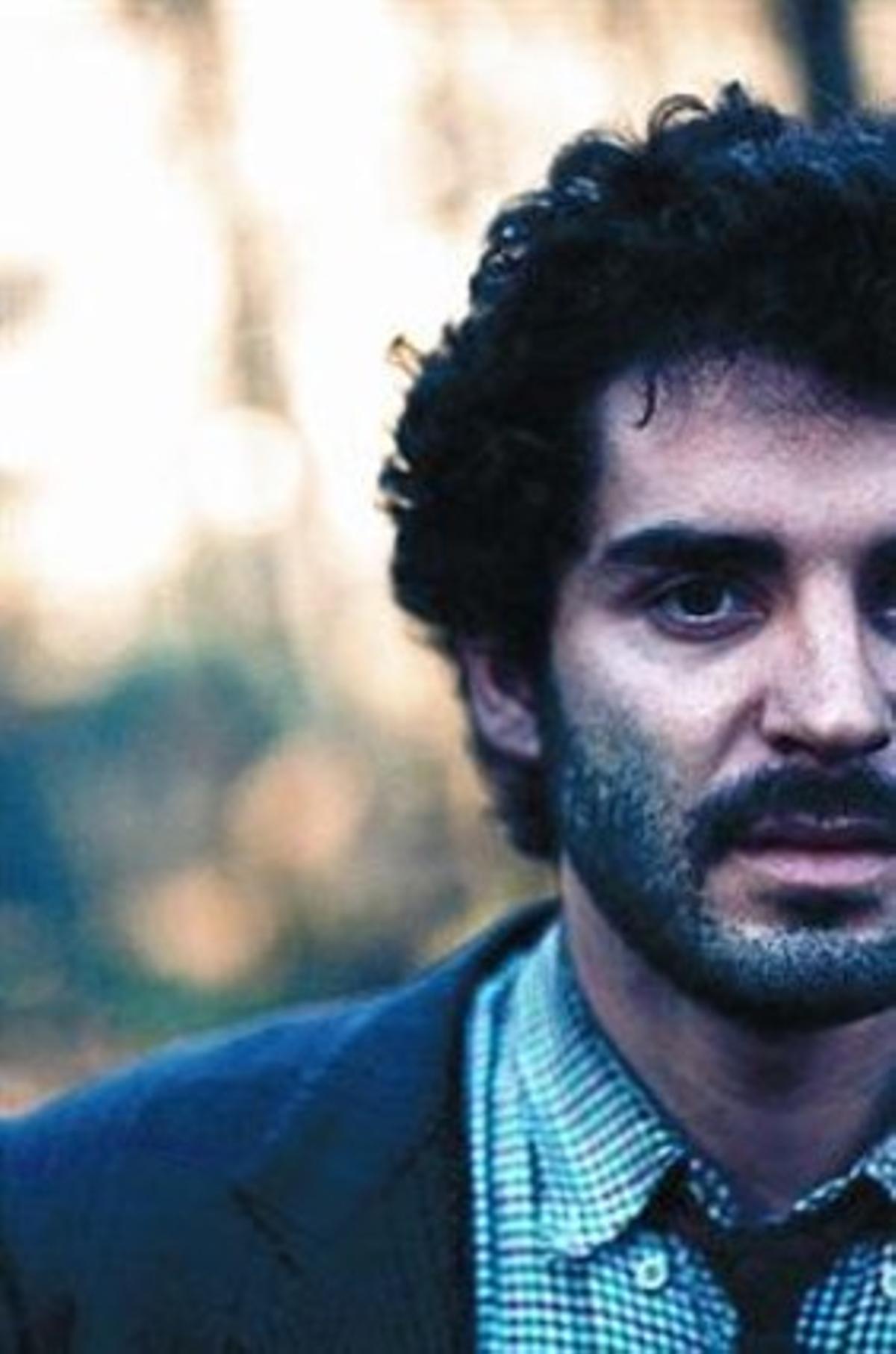 El Petit de Cal Eril estrena el sobrio y sombrío 'Vol i dol' El Periódico