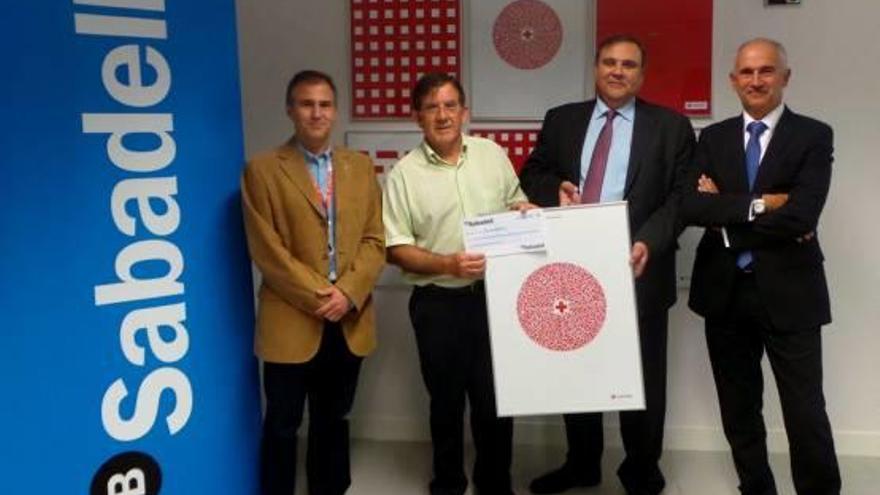 Banco Sabadell dona 148.000 euros a Cruz Roja en Alicante