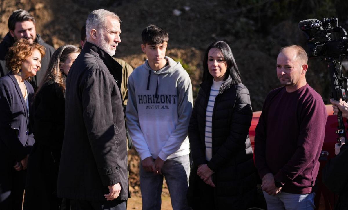 Els Reis van evitar en la visita trencar la unitat política davant les víctimes