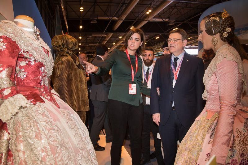 11 falleras mayores desfilan en Fitur para presentar las Fallas