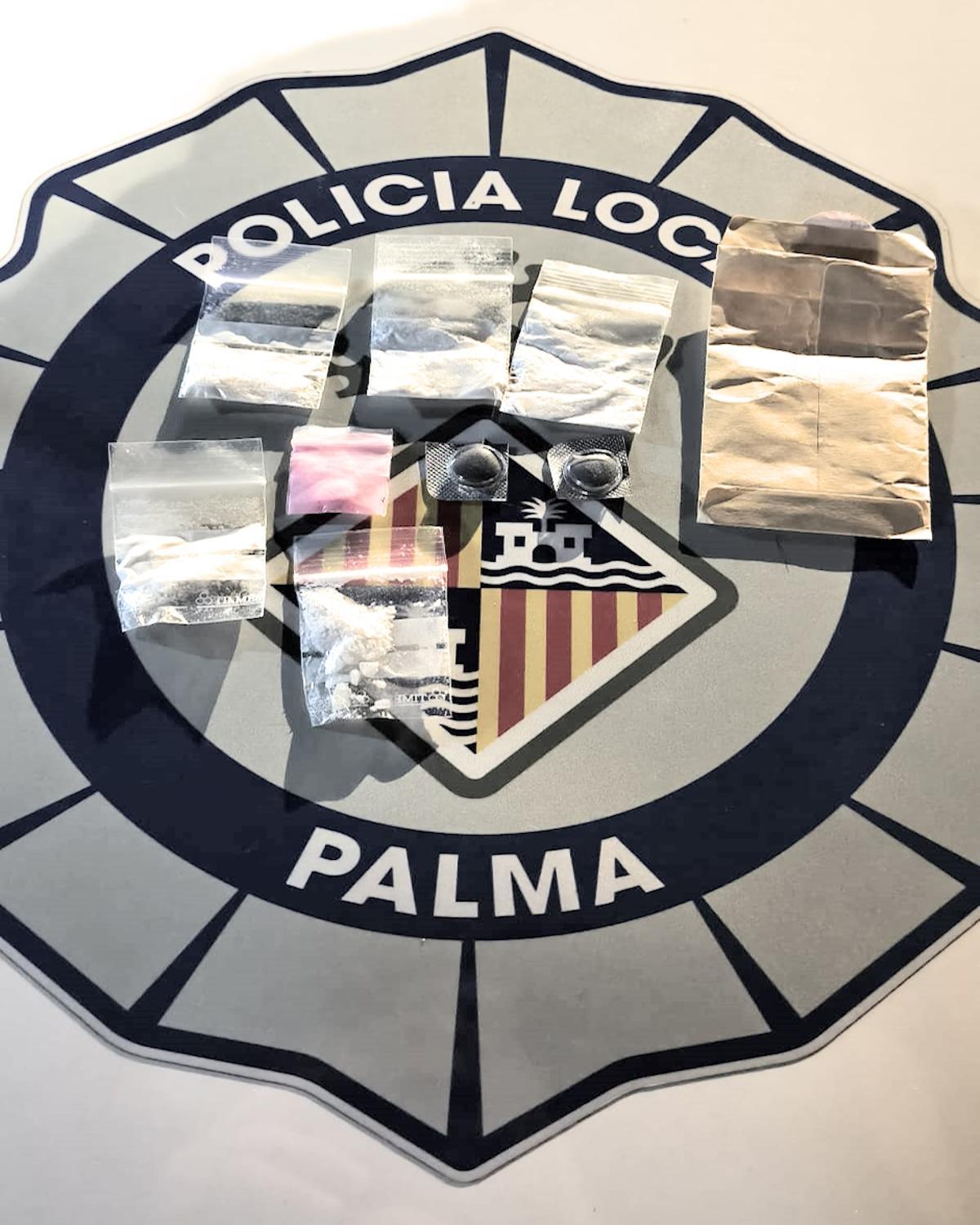 Bolsitas de tusi intervenidas a un grupo de jóvenes en Son Rossinyol.